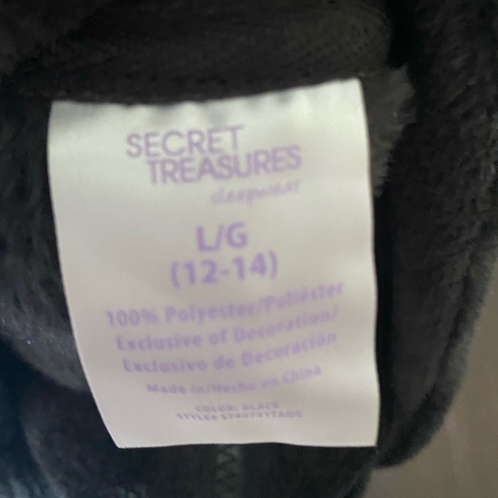 Size large NWOT. NEVER worn velour feeling top. - Picture 5 of 5